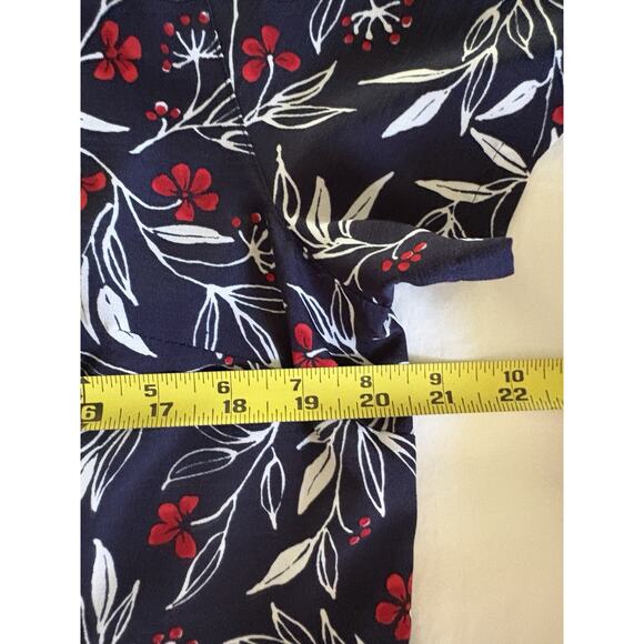 Alfred Dunner Women’s Sz 12P Dark Blue, Red, White Print Short Sleeve Blouse - Picture 5 of 13